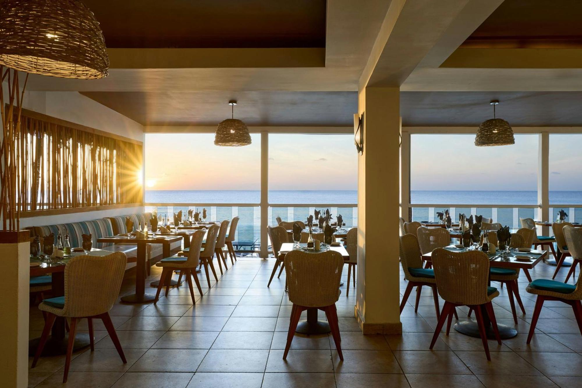 Waves Resort & Spa, Barbados, An Autograph Collection All-Inclusive Resort Saint James Exteriör bild